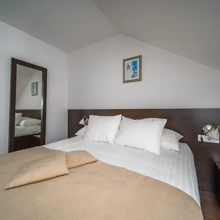 アパート Celenga With Free Offsite Parking ドゥブロブニク