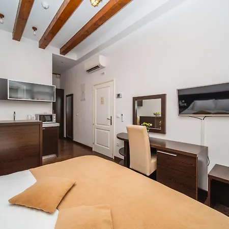 Celenga With Free Offsite Parking *