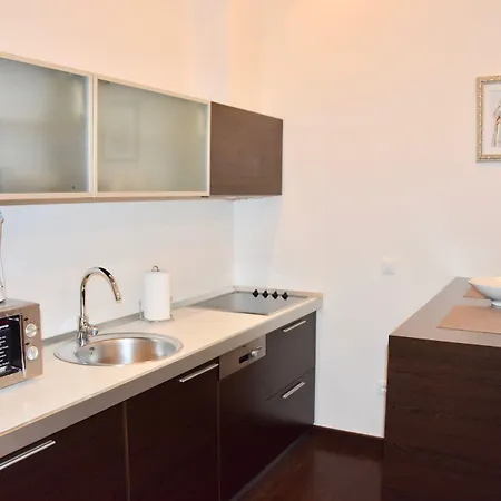 Celenga With Free Offsite Parking *