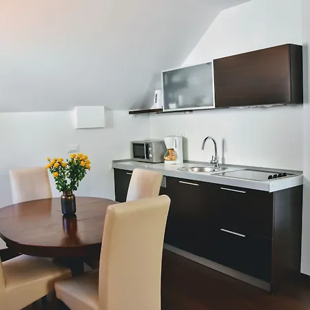 Celenga With Free Offsite Parking