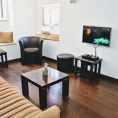 Celenga With Free Offsite Parking *