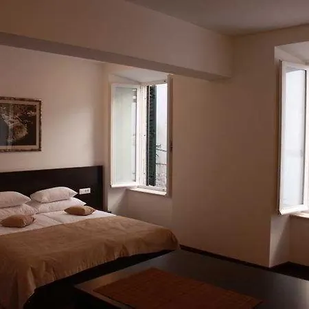 アパート Celenga With Free Offsite Parking ドゥブロブニク