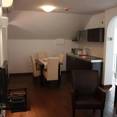 アパート Celenga With Free Offsite Parking ドゥブロブニク