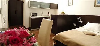Celenga With Free Offsite Parking Apartment