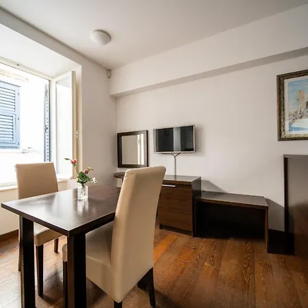 Celenga With Free Offsite Parking Apartment