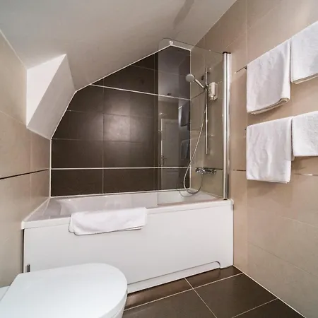 Celenga With Free Offsite Parking Apartment *