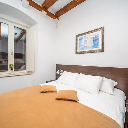 Celenga With Free Offsite Parking Apartment