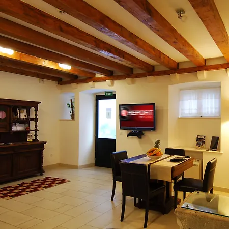 Апартаменты Celenga With Free Offsite Parking *