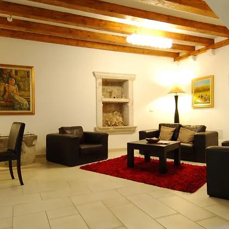 Celenga With Free Offsite Parking Apartment