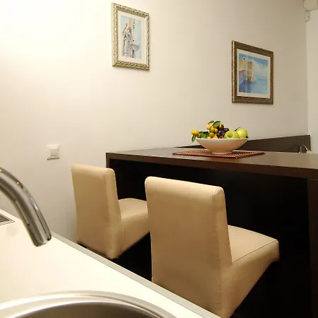 Апартаменты Celenga With Free Offsite Parking *