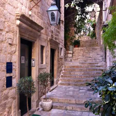 Celenga With Free Offsite Parking