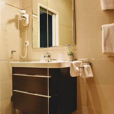 Апартаменты Celenga With Free Offsite Parking *