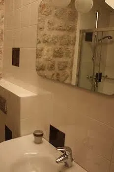 Celenga With Free Offsite Parking Apartment *