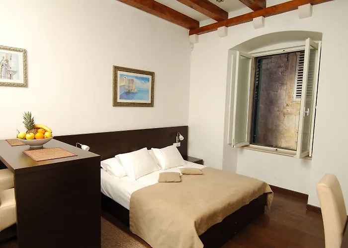 Celenga With Free Offsite Parking Apartment *