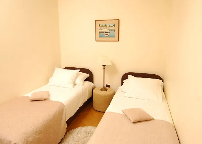 아파트 Celenga With Free Offsite Parking *