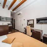 Celenga With Free Offsite Parking *