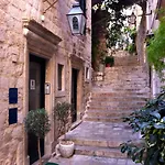 Celenga With Free Offsite Parking