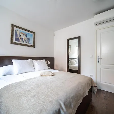 Celenga With Free Offsite Parking Apartman