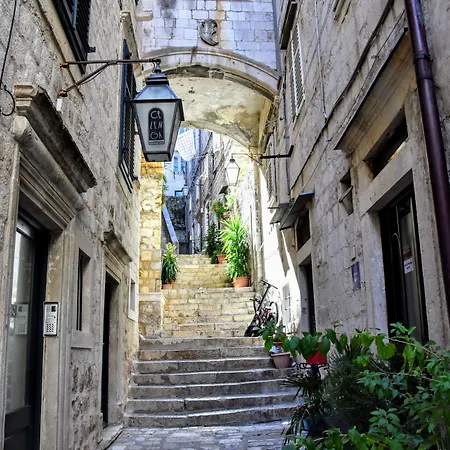 Celenga With Free Offsite Parking