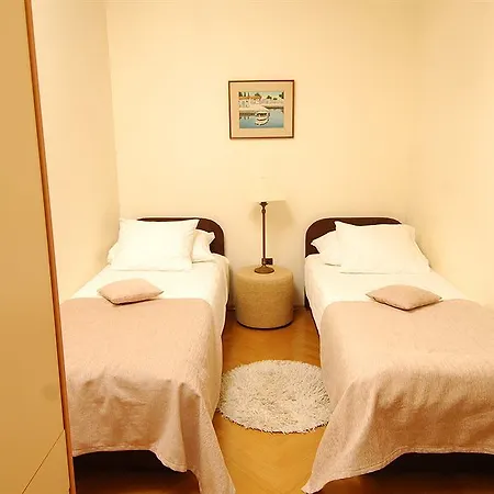 Celenga With Free Offsite Parking