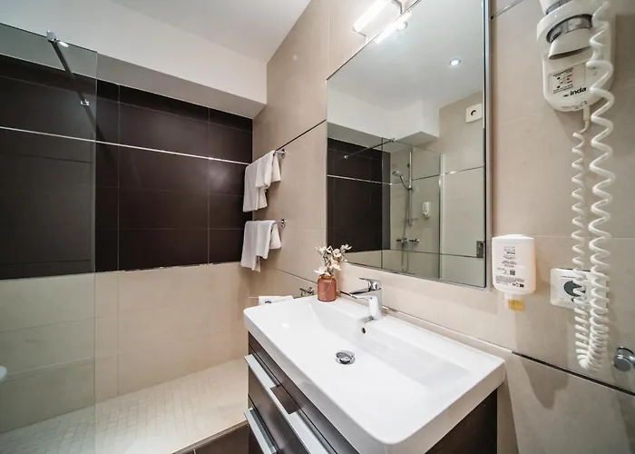 Celenga With Free Offsite Parking