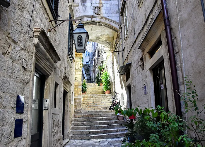 Celenga With Free Offsite Parking