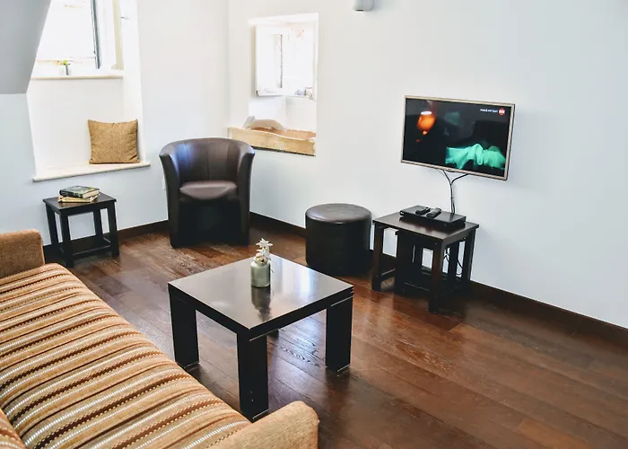 Celenga With Free Offsite Parking *